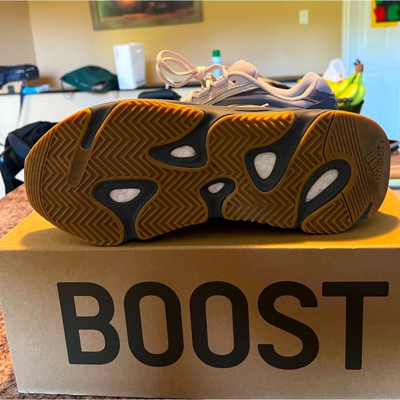 **Sold** Yeezy Boost Tephra V700. - Picture 4 of 4